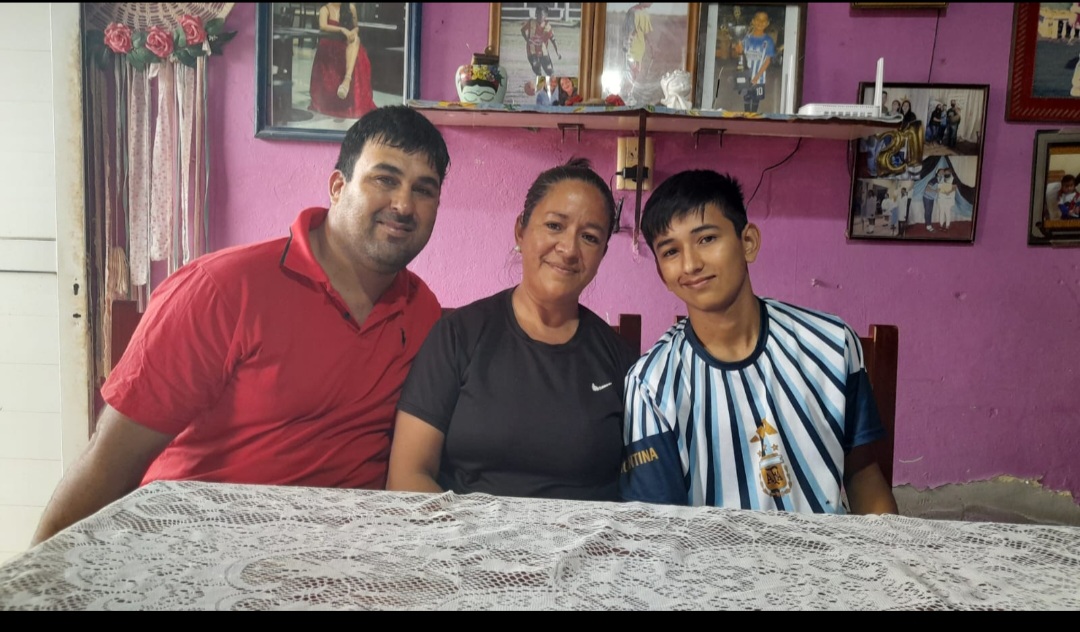VILLA &Aacute;NGELA: SANTI FUE CONVOCADO A UNA PRUEBA EN ESTUDIANTES DE LA PLATA Y SU FAMILIA ORGANIZA UNA RIFA PARA COSTEAR EL VIAJE