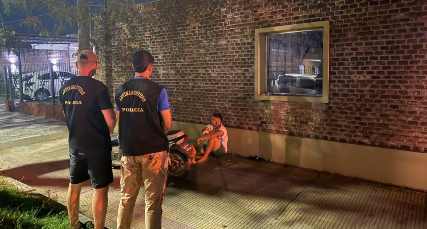 VILLA &Aacute;NGELA: DETUVIERON A UN JOVEN CON COCA&Iacute;NA Y MARIHUANA DURANTE UN OPERATIVO NOCTURNO