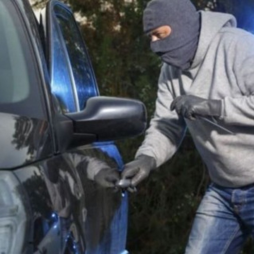 Villa &Aacute;ngela: ROBO DE UNA CAMIONETA Y LA SUMA DE $100.000