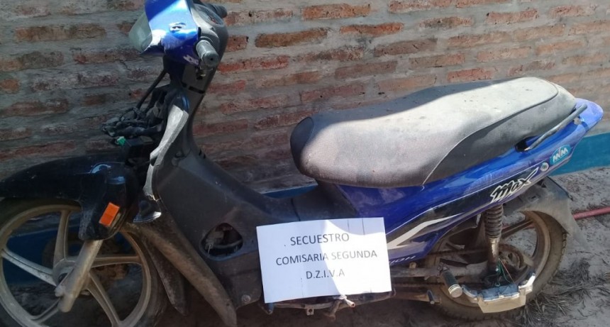 HALLAN EN LA MALEZA A ORILLAS DE LA RUTA 95 UNA MOTO EN APARENTE ABANDONO