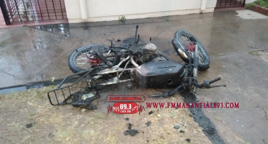 Villa &Aacute;ngela: UNA MOTO SE INCENDI&Oacute; EN HORAS TEMPRANAS DE LA MA&Ntilde;ANA