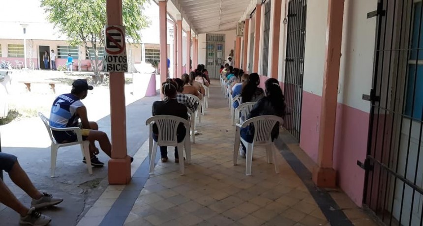 Villa &Aacute;ngela: EL MUNICIPIO ACOMPA&Ntilde;&Oacute; EL NUEVO OPERATIVO DE ENTREGA DE TARJETAS ALIMENTAR