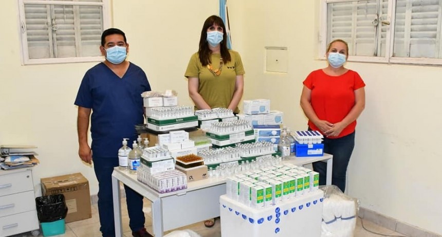 Villa Ángela: LA MINISTRA DE SALUD PAOLA BENITEZ ENTREGÓ ELEMENTOS DE PROTECCIÓN Y MEDICAMENTOS AL HOSPITAL “SALVADOR MAZZA”