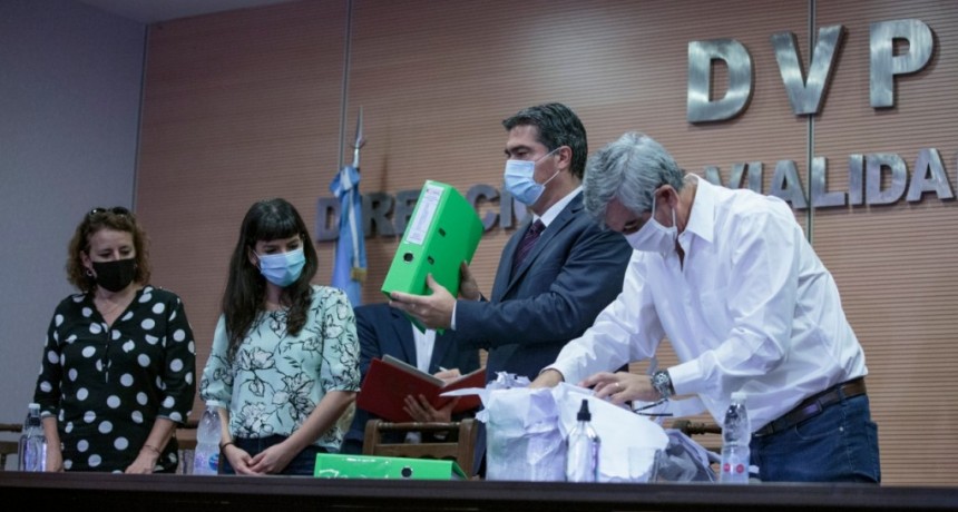 RUTAS EN EL IMPENETRABLE: CAPITANICH ABRI&Oacute; LOS SOBRES DE LICITACI&Oacute;N DE LOS PRIMEROS 31 KIL&Oacute;METROS