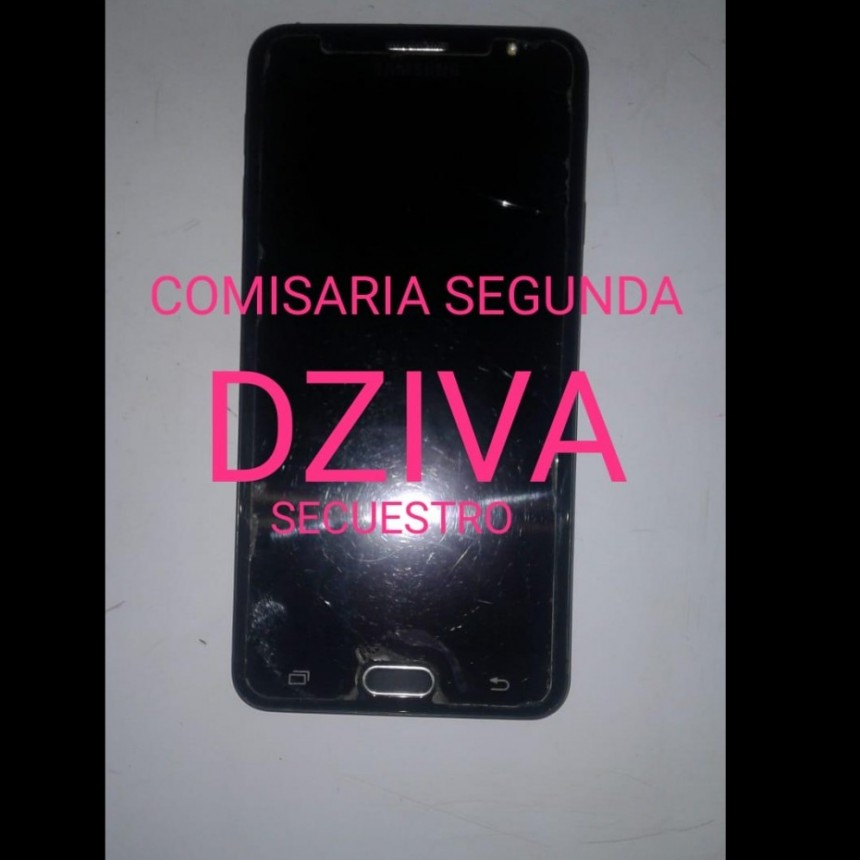 Villa &Aacute;ngela: PERSONAL POLICIAL RECUPERA UN CELULAR ROBADO, A&Uacute;N PROCURAN DAR CON EL RESPONSABLE