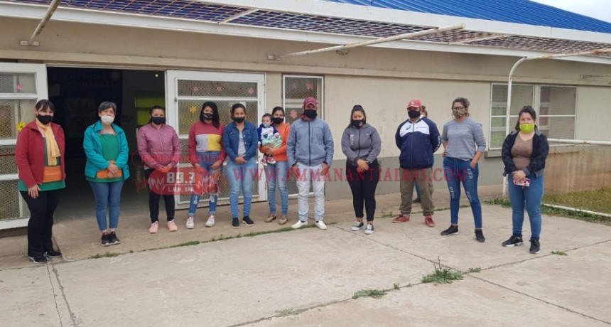 Villa &Aacute;ngela: LA COMUNIDAD DEL JARD&Iacute;N N&deg; 217 "CARLOS GRUNEISEN" SOLICITA SEGURIDAD Y AYUDA PARA QUE EL ESTADO BRINDE EL REFRIGERIO PARA LOS CHICOS
