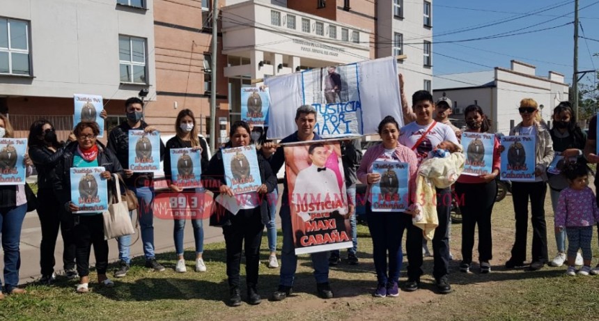 Villa &Aacute;ngela: FAMILIARES Y AMIGOS DE MAXI CABA&Ntilde;AS SE MANIFESTARON EN CONTRA DEL PEDIDO DE JUICIO ABREVIADO | &ldquo;mi hijo fue un homicidio causado, fue perseguido y no fue un accidente de tr&aacute;nsito&rdquo;