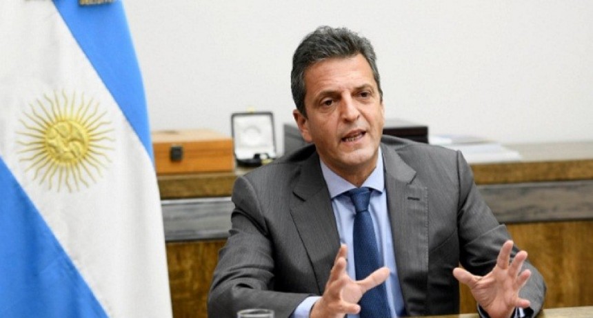 Massa defendi&oacute; el proyecto que apunta a convertir los planes sociales en "trabajo genuino"