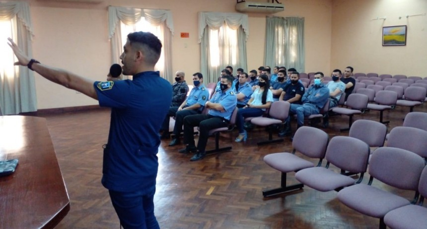 Villa &Aacute;ngela: SE LLEVO ADELANTE EL "Taller sobre Prevenci&oacute;n e Identificaci&oacute;n de Personas en Situaci&oacute;n de Adicciones y del Sucida y Cuidados de la Salud Mental del Personal Policial"