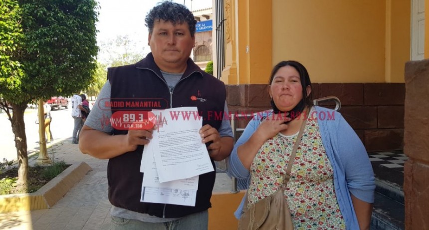 Villa &Aacute;ngela: JUAN LEGIZAM&Oacute;N Y SU FAMILIA FUERON DESALOJADOS Y HOY PIDEN AYUDA PARA TENER UN LUGAR PARA VIVIR 
