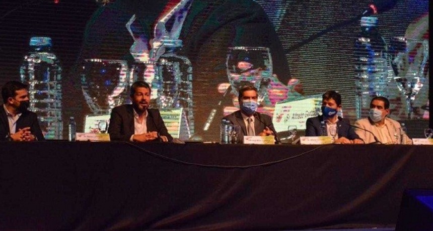 CAPITANICH Y LAMMENS EN EL V FORO NACIONAL QUE SE REALIZA EN RESISTENCIA- &ldquo;Entendemos como prioritario potenciar el turismo de aventura y de naturaleza que propicien el desarrollo inmobiliario y de hoteler&iacute;a&rdquo;
