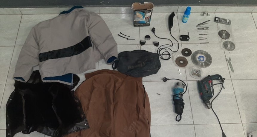 Villa &Aacute;ngela: Rompi&oacute; la puerta en un domicilio y luego fue aprehendido llevando pertenencias ajenas.