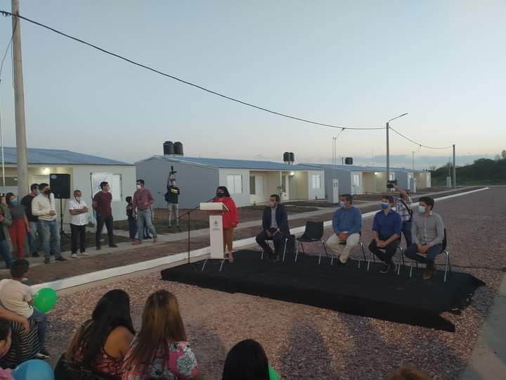 Entregaron una ambulancia y 20 viviendas a familias de La Tigra