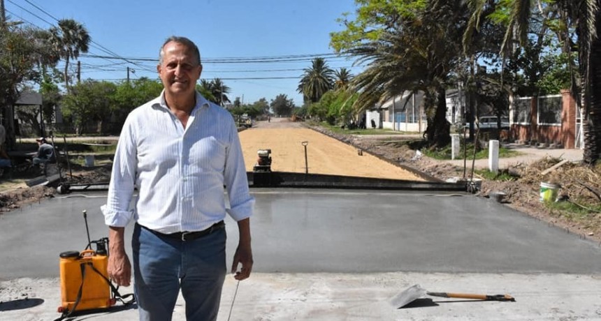 Villa &Aacute;ngela: El Intendente Papp Supervis&oacute; el Avance de la Obra de Pavimento  de la Calle Sargento Ozuna 