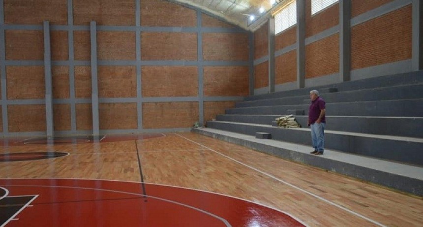 San Bernardo: Finaliz&oacute; la Colocaci&oacute;n del Piso de Parquet del Estadio Cubierto  del Club Uni&oacute;n 