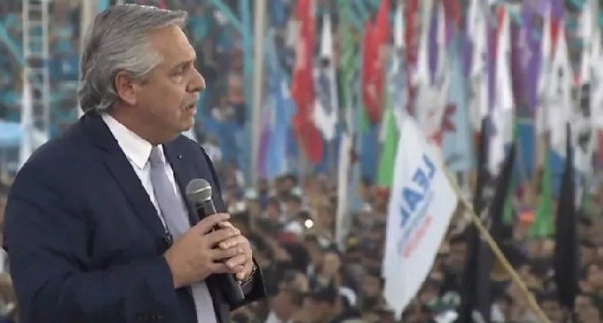 "Si a&uacute;n no firmamos un acuerdo con el FMI es porque no nos vamos a arrodillar"