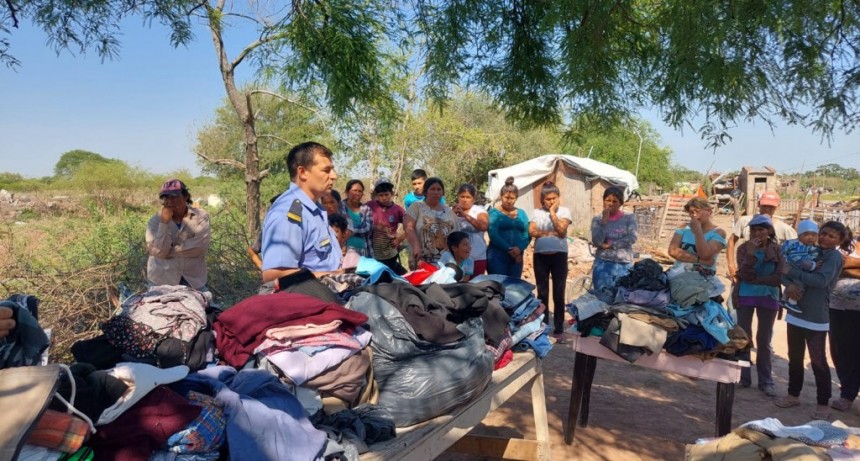 Villa &Aacute;ngela: LA SECCI&Oacute;N CAPELLANIA DE LA D.ZI.V.A. RECOLECTA ROPAS Y LAS ENTREGA A UNA COMUNIDAD.