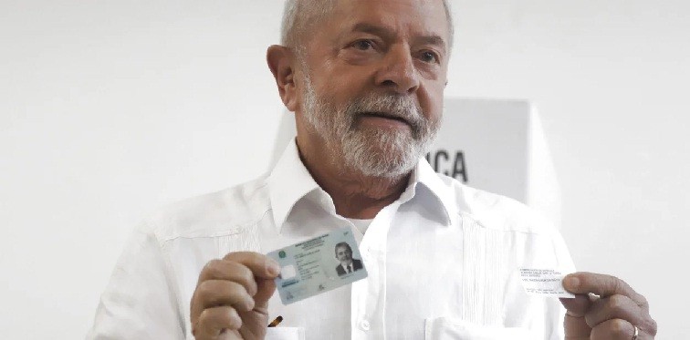 Elecciones en Brasil: en una pelea voto a voto, Lula da Silva vuelve a la presidencia 13 años después