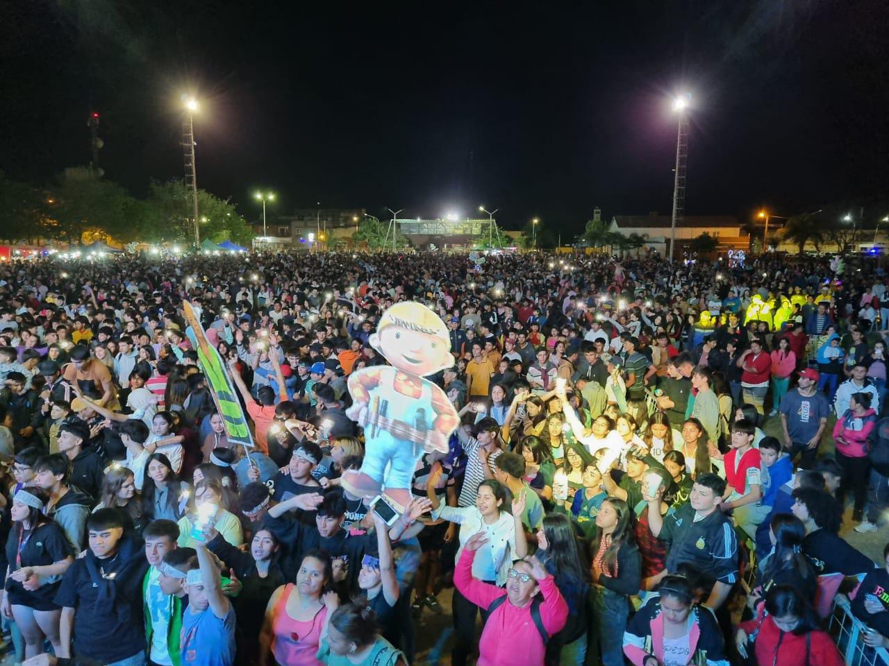 MULTITUDINARIO CIERRE DE LA ESTUDIANTINA 2023 EN VILLA &Aacute;NGELA 