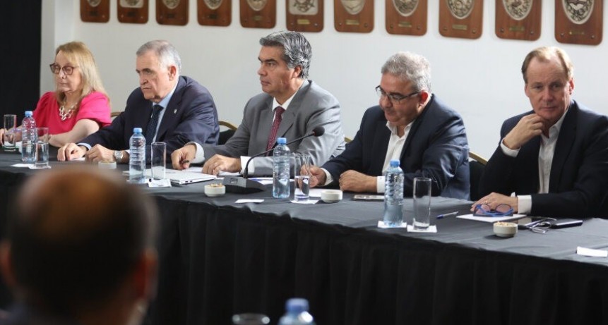 GOBERNADORES DE 19 PROVINCIAS RESPALDARON A SERGIO MASSA DE CARA AL BALOTAJE: &ldquo;ES EL PRESIDENTE QUE NECESITAMOS PARA LOGRAR ESTABILIDAD&rdquo;