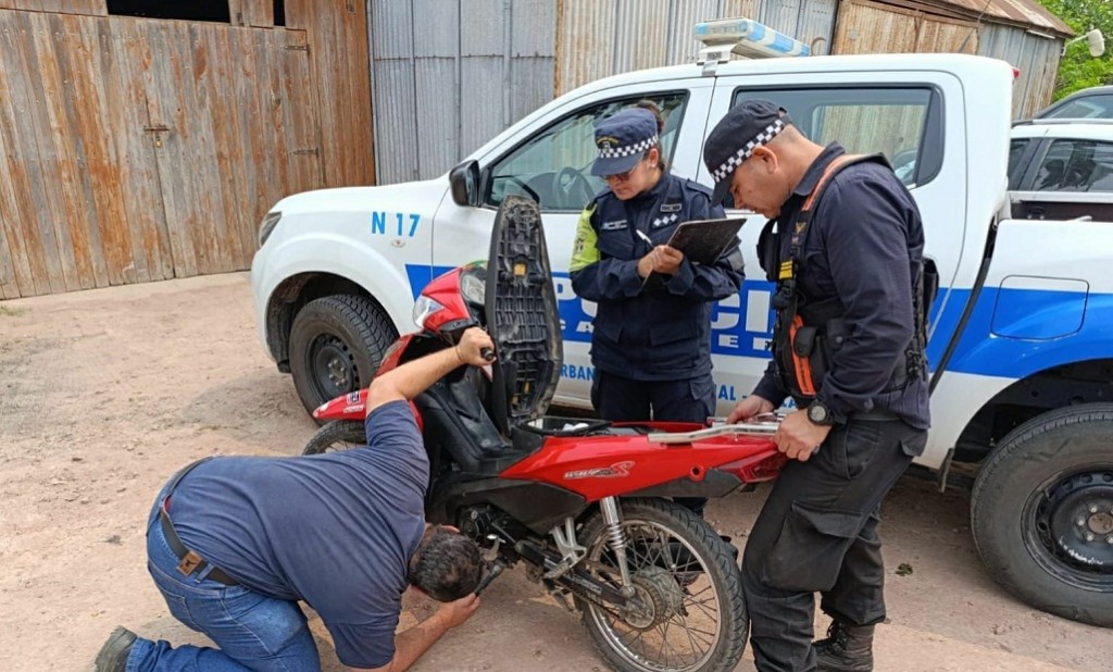 Villa Ángela: PERITOS DE POLICÍA CAMINERA SECUESTRARON UNA MOTO ADULTERADA