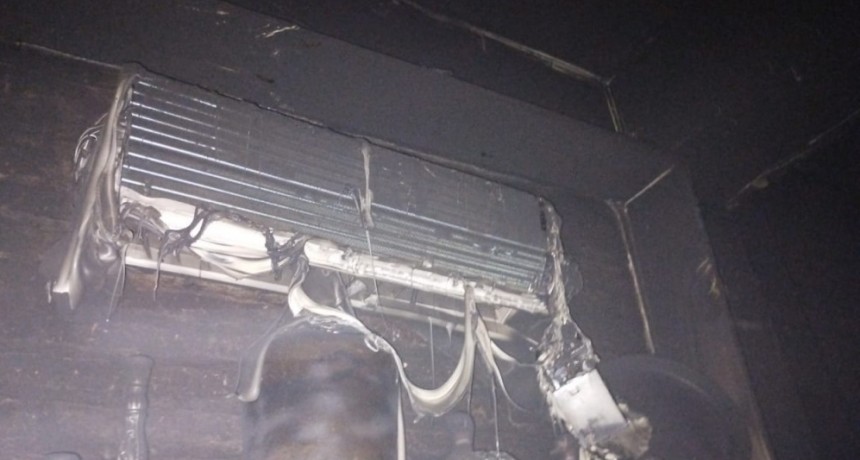 Villa &Aacute;ngela: Se incendi&oacute; una vivienda, el fuego caus&oacute; p&eacute;rdidas totales en electrodom&eacute;sticos e instalaci&oacute;n el&eacute;ctrica