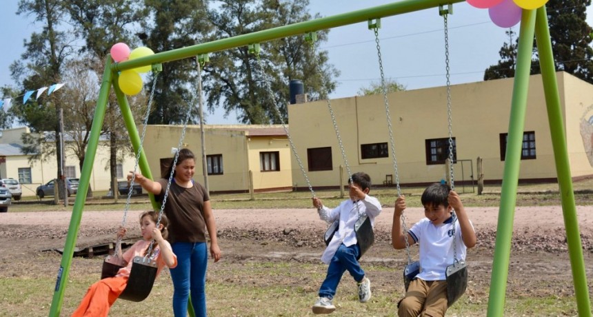 Pueblo D&iacute;az: EN EL D&Iacute;A DEL CAMINO  | Zdero inaugur&oacute; ripio y mejoras en la plaza 