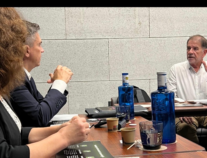 EL GOBERNADOR ZDERO MANTUVO UNA REUNI&Oacute;N SOBRE CARB&Oacute;N SUSTENTABLE