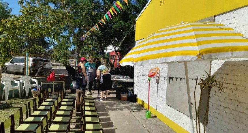 Villa &Aacute;ngela: EL JARD&Iacute;N N&deg;15 TRABAJA EN UN MURAL EN HONOR A LA DEMOCRACIA 