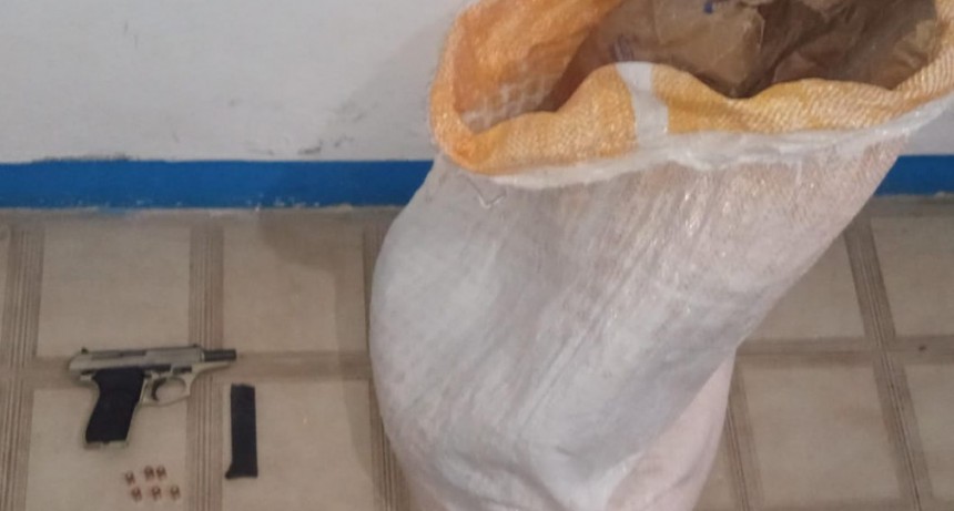 Villa &Aacute;ngela: Detienen a un hombre que portaba un arma de fuego y rob&oacute; una bolsa de harina de un supermercado 