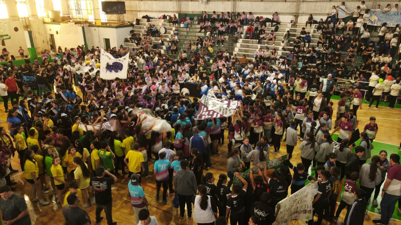 VILLA ÁNGELA VIVIÓ UNA NUEVA EDICIÓN DE LA ESTUDIANTINA DE LOS 7° GRADOS EN EL CLUB JUVA
