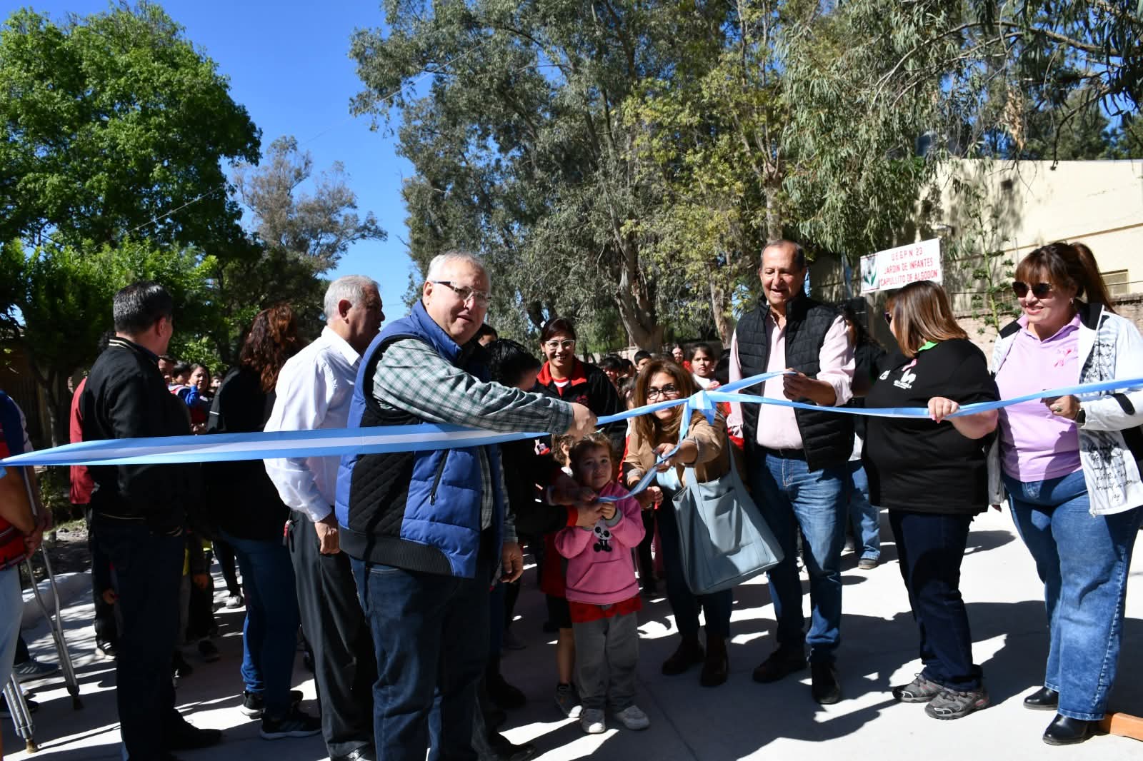 EL MUNICIPIO DE VILLA ÁNGELA INAUGURÓ UNA NUEVA CUADRA DE PAVIMENTO FRENTE AL JARDÍN DE INFANTES “CAPULLITO DE ALGODÓN