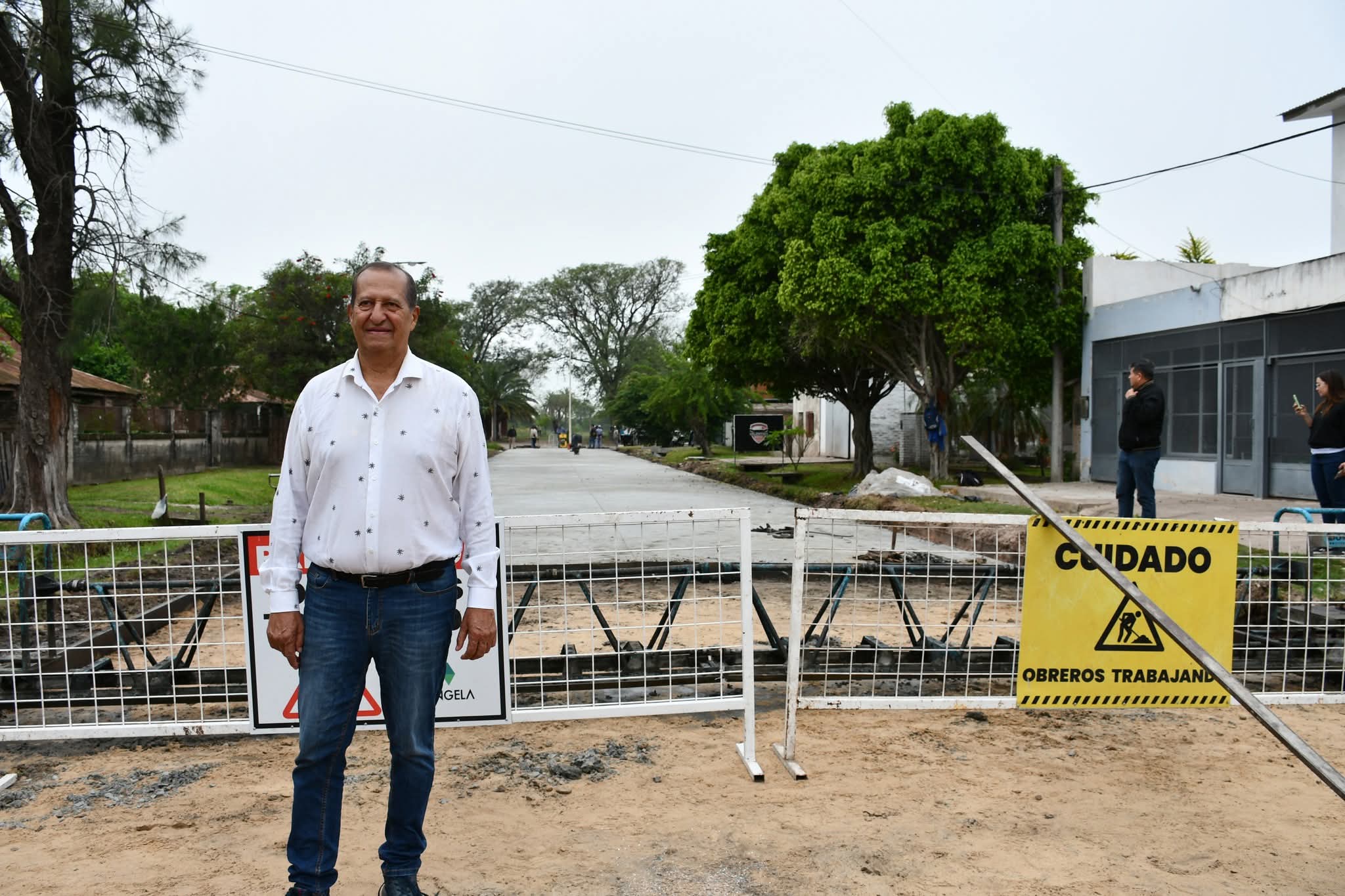 PAPP SUPERVIS&Oacute; LOS TRABAJOS DE PAVIMENTO SOBRE CALLE CONSTITUCI&Oacute;N EN EL BARRIO SUR