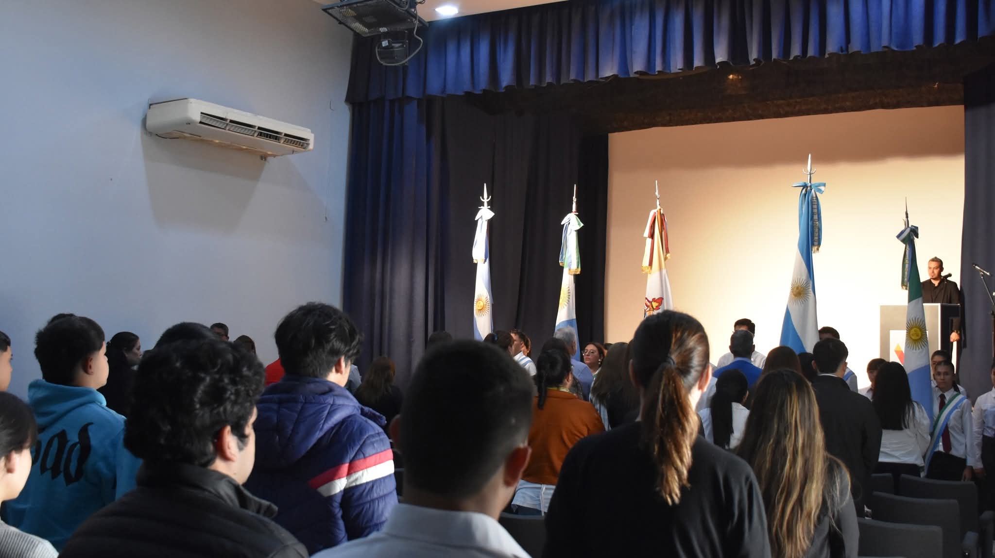 LA MUNICIPALIDAD DE VILLA ÁNGELA CONMEMORÓ EL DÍA DE LA DIVERSIDAD CULTURAL EN LA CASA DE LA CULTURA