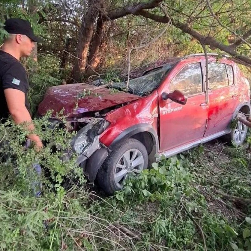 CHARATA: Choc&oacute;, destruy&oacute; y abandon&oacute; el auto que le prest&oacute; su abuela