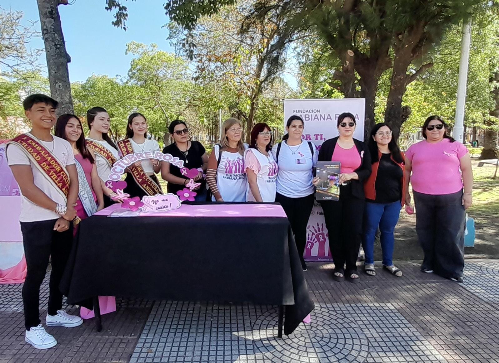 “TU LUCHA NOS INSPIRA”: ACTIVIDAD DE CONCIENTIZACIÓN SOBRE EL CÁNCER DE MAMA EN LA PLAZA CENTRAL