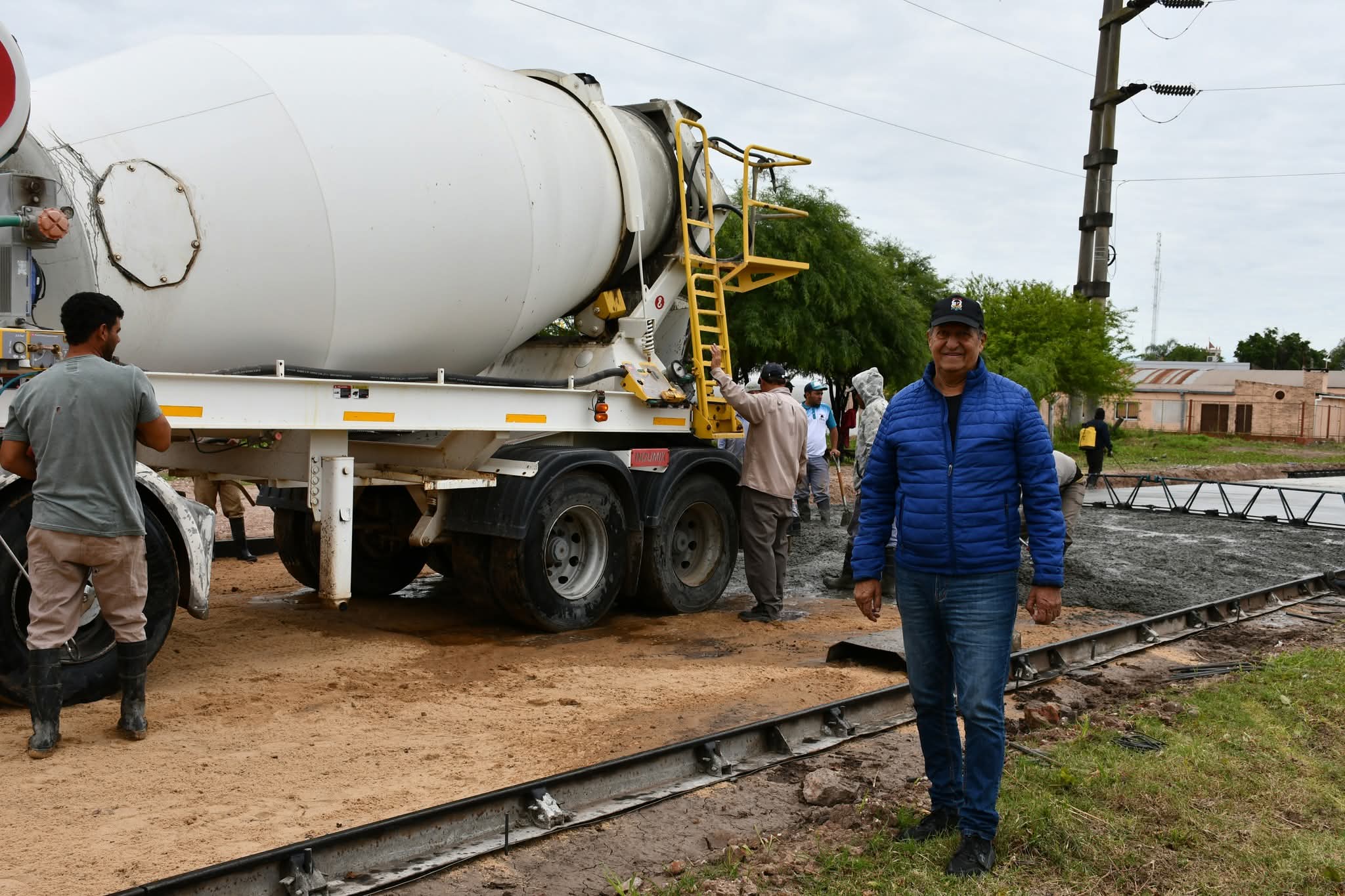 EL INTENDENTE ADALBERTO PAPP DESTACÓ EL AVANCE DE LA OBRA DE PAVIMENTO EN CALLE DARWIN DEL BARRIO SUR