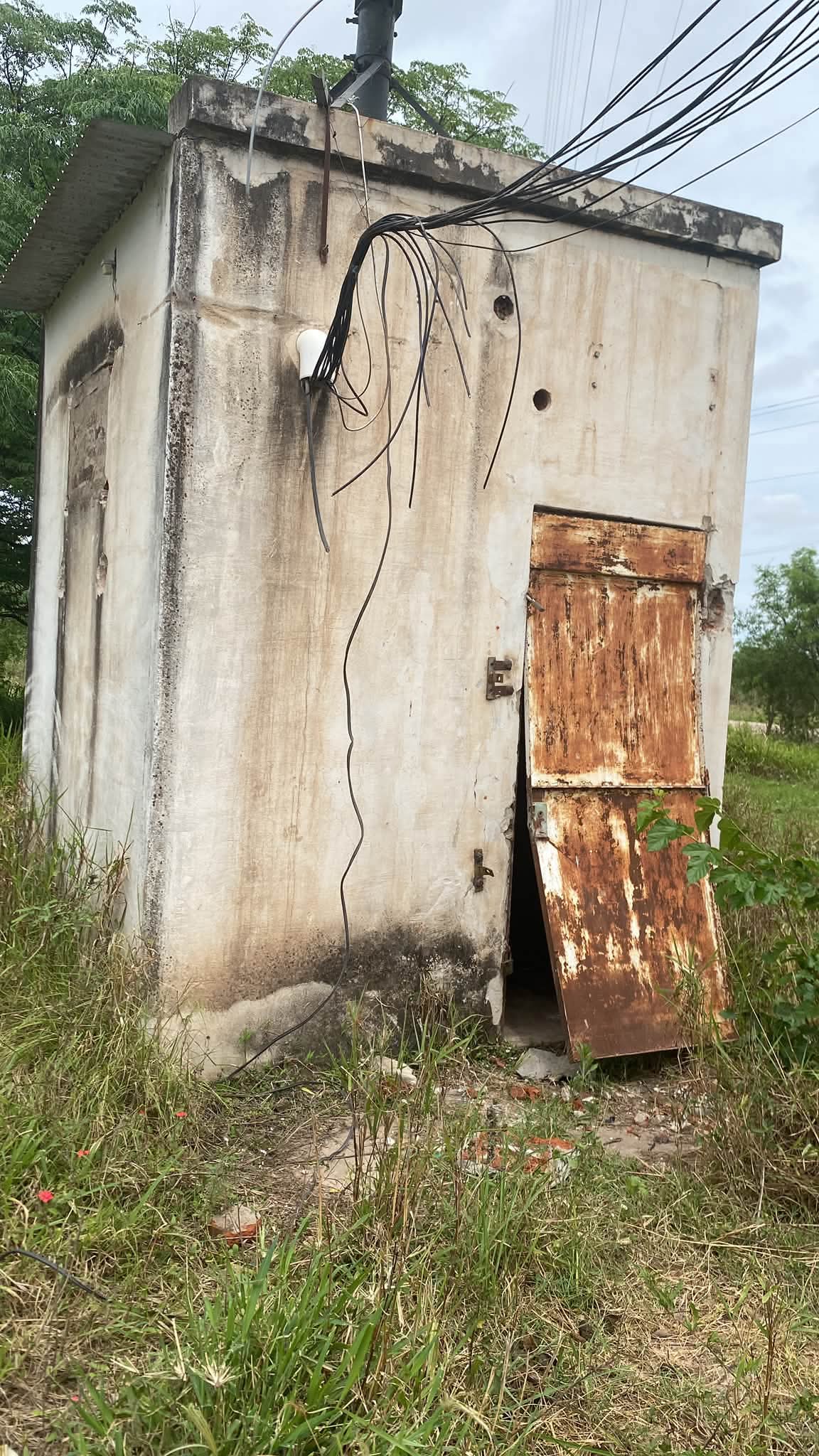 Villa Angela: OTRO ROBO A LA RADIO DEL SANT&Iacute;SIMO REDENTOR| FORZARON EL ACCESO Y SE LLEVARON PARTE DE LA INSTALACI&Oacute;N