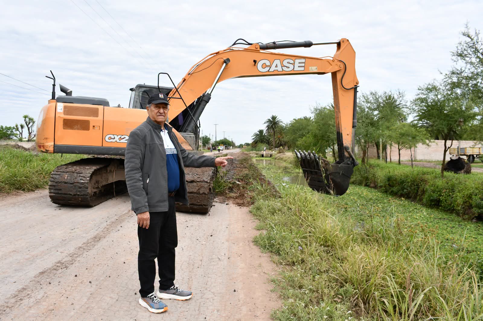 VILLA &Aacute;NGELA: PAPP SUPERVIS&Oacute; LA LIMPIEZA DEL CANAL DE AVENIDA ITALIA QUE PERMITIR&Aacute;  MEJORAR EL ESCURRIMIENTO DEL AGUA