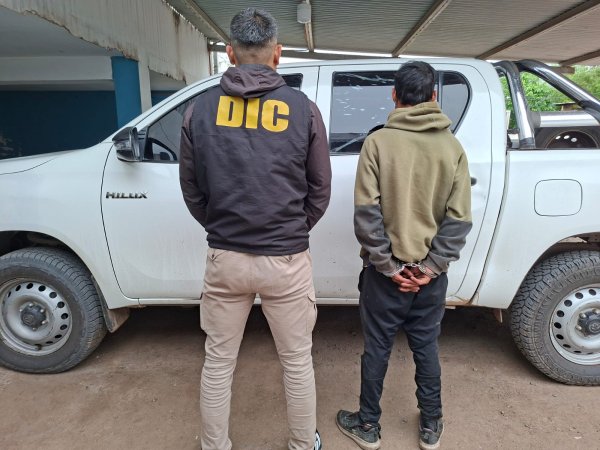 Villa &Aacute;ngela: EFECTIVOS DETUVIERON A UN HOMBRE DE 33 A&Ntilde;OS QUE TEN&Iacute;A UN PEDIDO DE APREHENSI&Oacute;N VIGENTE