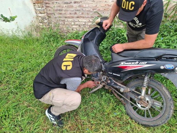 VILLA &Aacute;NGELA: SECUESTRARON UNA MOTO ABANDONADA EN EL PREDIO DEL HOSPITAL