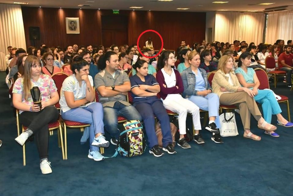 Viralizan la aparición de una extraña figura en fotos tomadas en Casa de Gobierno
