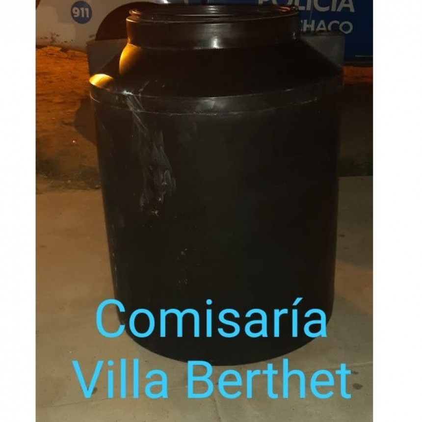 Villa Berthet: RECUPERAN UN TANQUE DE 500 LTS. EN ZONA DEL LOTE N&deg; 14
