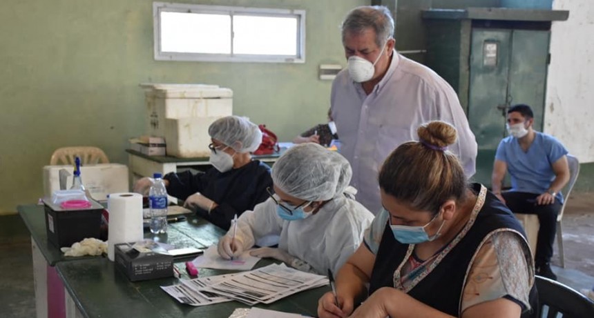 Villa &Aacute;ngela: EL MUNICIPIO COORDINA EL NUEVO OPERATIVO &ldquo;AYUDAR&rdquo; EN EL CLUB JUVA