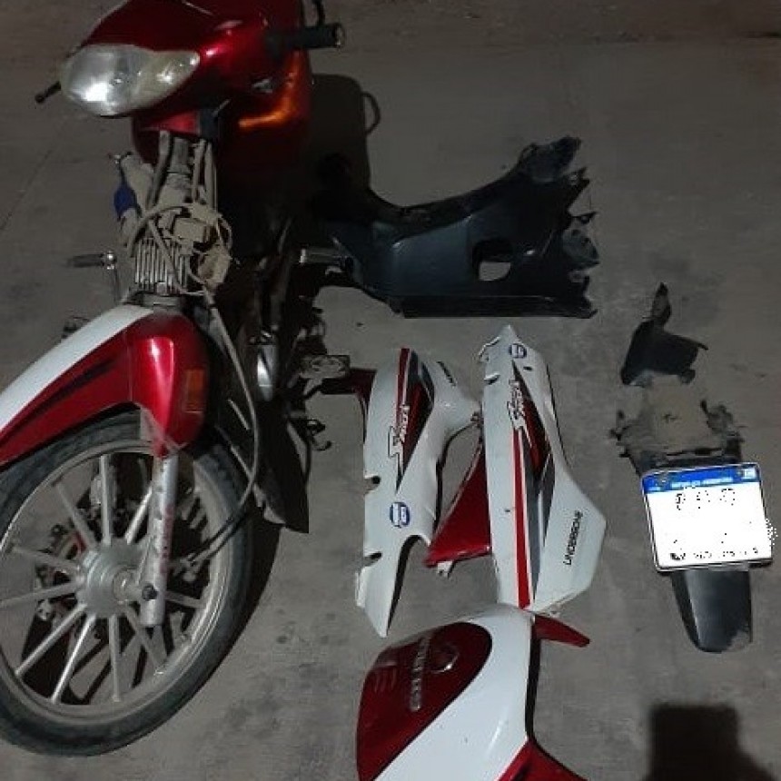 San Bernardo: EN RECORRIDAS, EL PERSONAL POLCIAL RECUPERA DE ENTRE LAS MALEZAS UNA MOTO CON LLAVE PUESTA Y TODO