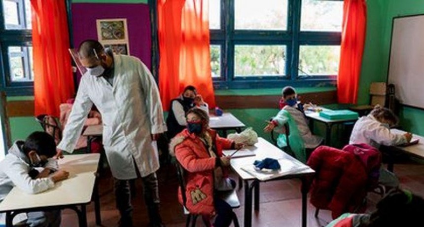 La OMS y UNICEF insisten en mantener abiertas las escuelas y hablan de una "generaci&oacute;n perdida"