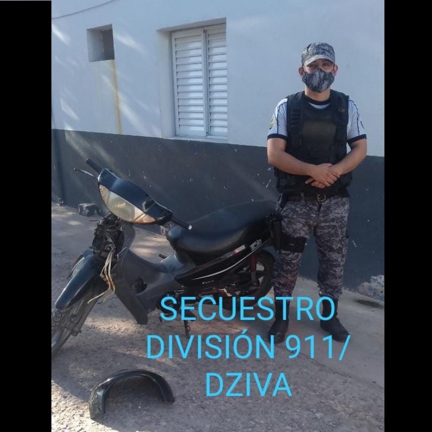 Villa &Aacute;ngela: EL PERSONAL POLICIAL LOGRA EL RECUPERO DE UNA MOTOCICLETA ROBADA, LOS SUPESTOS AUTORES HUYERON