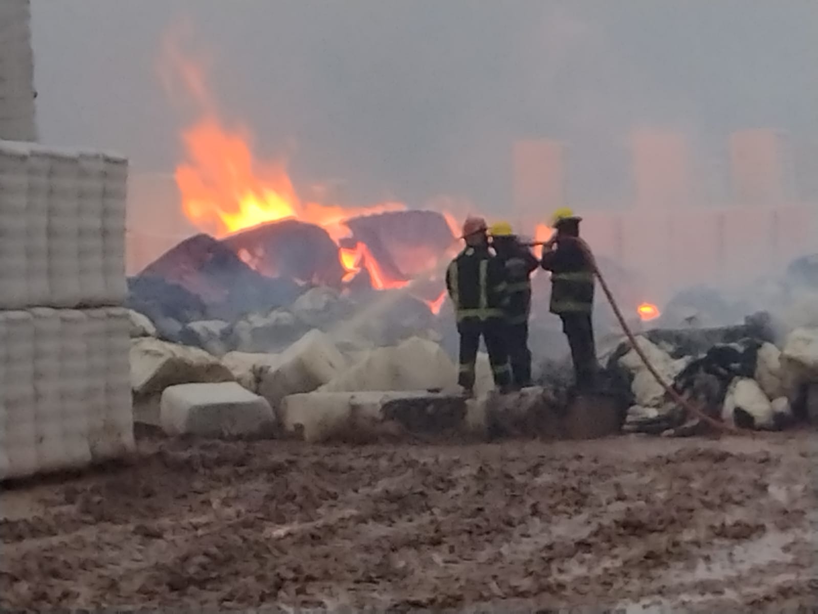 Villa &Aacute;ngela: UN RAYO PRODUJO EL INCENDIO DE FIBRA DE ALGOD&Oacute;N EN UNA DESMOTADORA