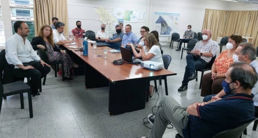 JUNTO A AGRICULTURA DE LA NACI&Oacute;N TRABAJAN EN PREVISI&Oacute;N DE AGUA PARA PEQUE&Ntilde;OS Y MEDIANOS PRODUCTORES 