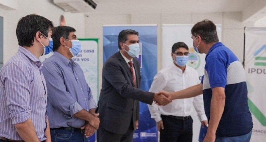 EL GOBIERNO ENTREG&Oacute; TARJETAS TUYA A BENEFICIARIOS DE CR&Eacute;DITOS PARA REFACCI&Oacute;N DE VIVIENDAS